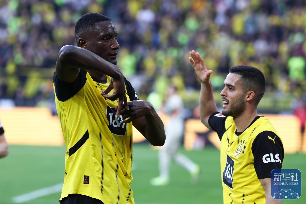 赛后门兴格拉德巴赫调整名单以备德国杯，内部沟通环节打磨，压力陡增，临场指挥获称赞的简单介绍