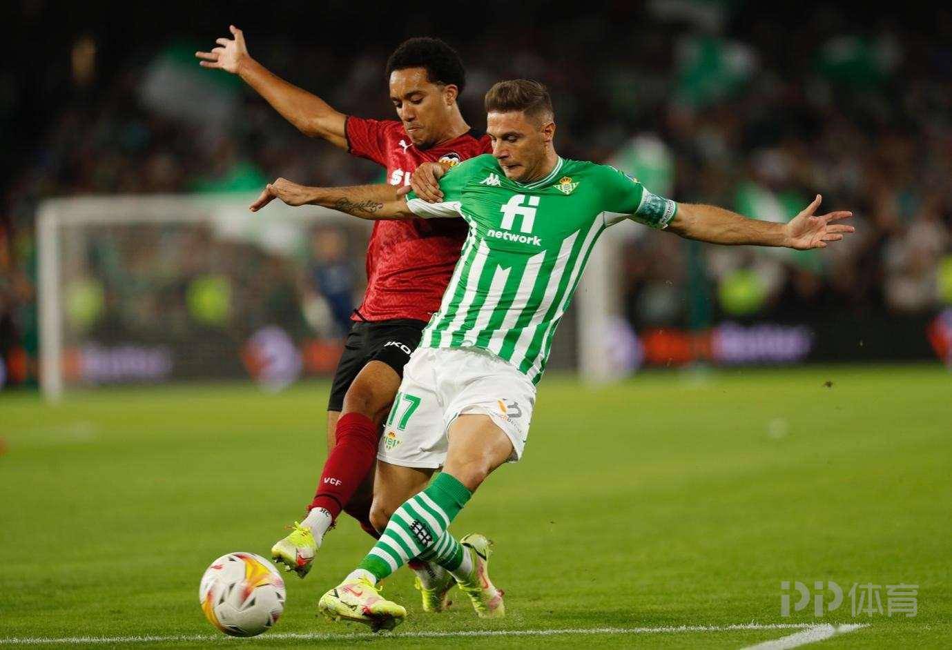  勇冠绿茵从瓦伦西亚开始笔趣阁 