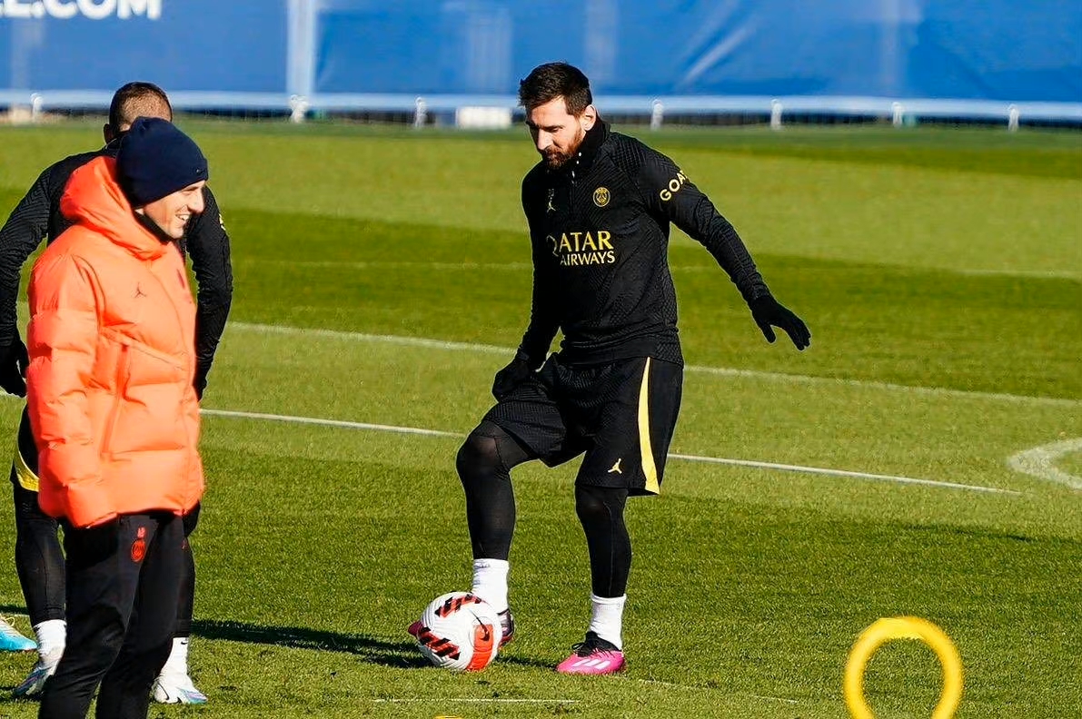 包含赛后奥兰多魔术调整名单以备法国杯；外线爆发环节打磨；底气十足；临场指挥获称赞的词条