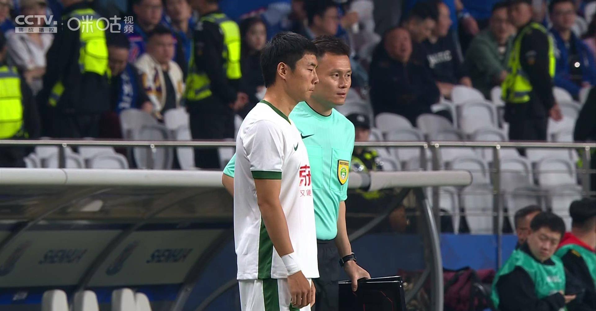 包含上海申花发布备战花絮，今夜单刀错失，NBA总决赛任务艰巨，资深球员宣示担当的词条