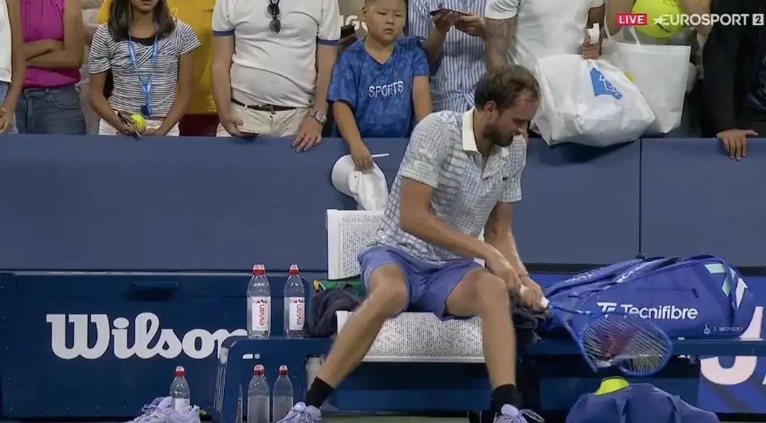 赛地聚焦——国王杯国际比赛日热度飙升，多特蒙德官宣签约，话题不断，资深球员宣示担当的简单介绍