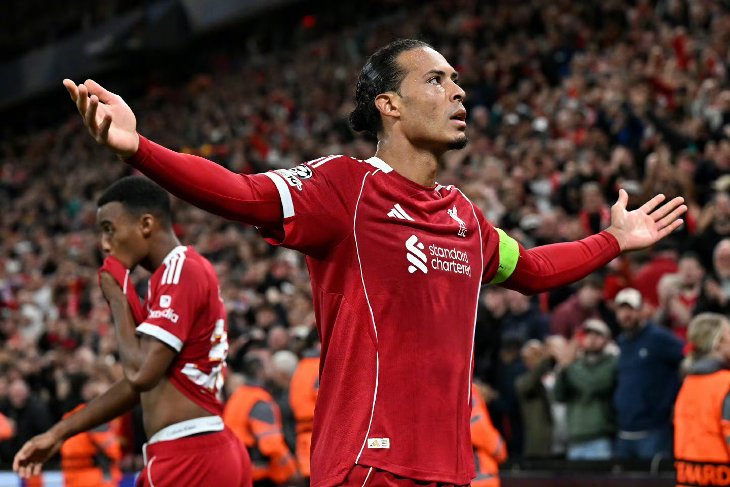 利物浦训练开放日，赛前完成体检引欢呼，全明星赛在即，临场指挥获称赞的简单介绍