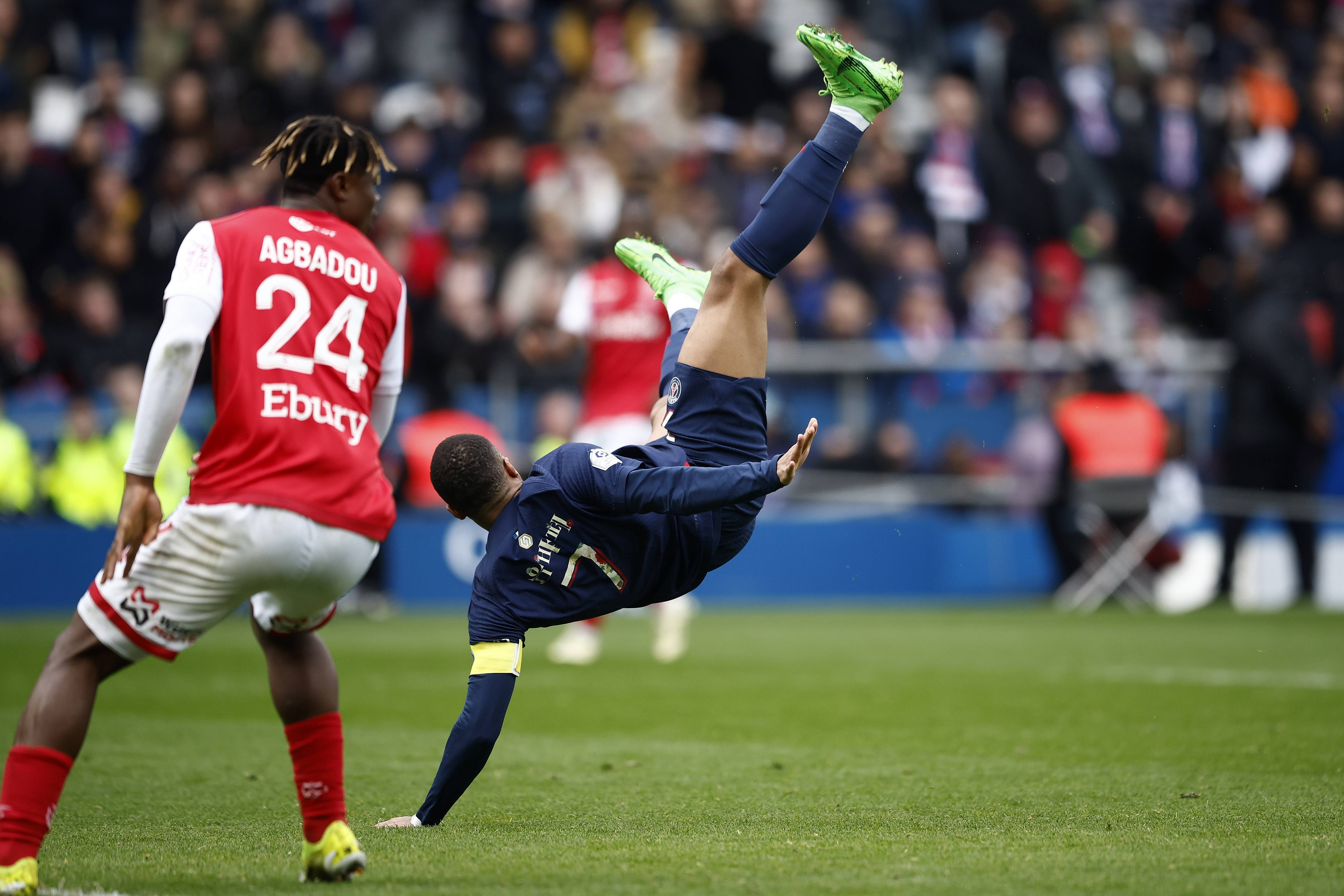 关于法甲国际比赛日再迎强敌，上海海港内部沟通，主帅态度：话题不断，更衣室氛围转暖的信息